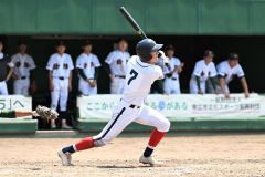 【Ｃブロック代表決定戦・帯大谷―帯緑陽】帯大谷は８回一死一、二塁で４番の工藤聖真が右越え２点適時三塁打を放ち９－６とする