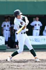 【Ｃブロック代表決定戦・帯大谷―帯緑陽】帯緑陽は１回２死一、二塁で小笠原悠が右前適時打を放ち２－０する