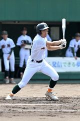 【Ｃブロック代表決定戦・帯大谷―帯緑陽】帯緑陽は１回二、三塁で中捨一朗が右前適時打を放ち４－０とリードを広げる