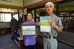 １３日のＣａｒｓマーケットをＰＲする吉田良孝さんと弘子さん（写真右から）