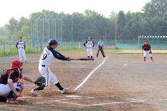 初日から熱戦を繰り広げる選手たち（勝興寺―必殺）