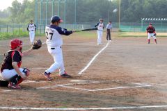 ３６チームの熱戦火ぶた　連盟旗野球開幕
