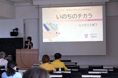 千葉氏の講演に耳を傾ける来場者