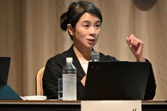 自動運転システムについて意見を交わす谷口教授
