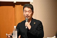 自動運転システムについて意見を交わす中村部長