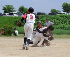 優勝して喜ぶ明星・花園シャークスの選手たち