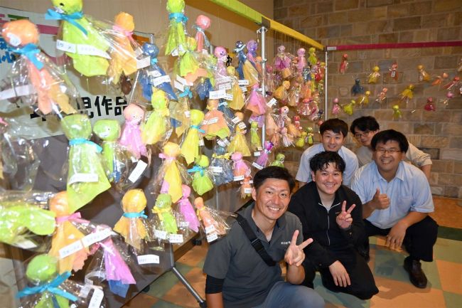 「音フェス」の晴天願い、てるてる坊主１００個　音更　会場のプロスパに
