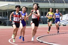 女子８００メートル決勝１組