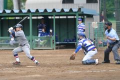 【決勝・タケシマスポーツ―六花亭】六花亭の英翔平主将は先制適時打を含む２安打で優勝に貢献した