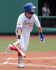 【西関東予選２回戦・日産自動車―甲斐府中クラブ】日産自動車は６回１死二、三塁、代打の玉置健士郎が中越え適時二塁打を放つ（大賀章好撮影）
