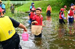 帯広東小学校自然観察会（金野和彦撮影）