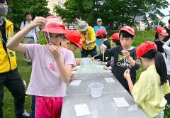 帯広東小学校自然観察会（金野和彦撮影）