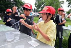 帯広東小学校自然観察会（金野和彦撮影）