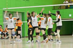 ハイタッチをして優勝を喜び合う女子のｔｒｕｓｔ