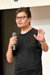 紛争地取材などの経験談を語る佐藤さん