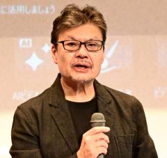 紛争地取材などの経験談を語る佐藤さん