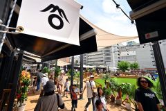 「藤丸パーク」グランドオープン　暑さと熱気で行列も