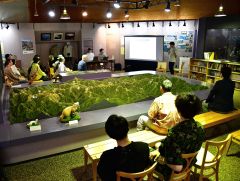 日高山脈山岳センターで開かれた記念講演会