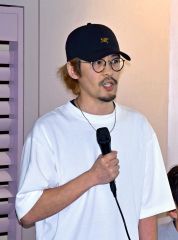日高山脈の撮影について語る岩田さん
