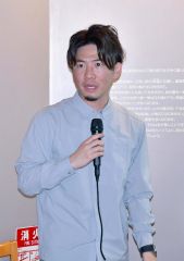 日高山脈の撮影について語る北井さん