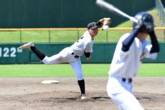 【決勝　新得・清水・鹿追・瓜幕―帯西陵・帯八】チェンジアップを武器に六回途中まで８奪三振と相手打線を抑え込む好投を見せた新得・清水・鹿追・瓜幕の渡邊耀羽投手