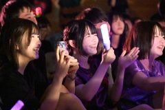 大歓声でステージ発表を盛り上げる生徒（４日、帯広柏葉高校で。須貝拓也撮影）