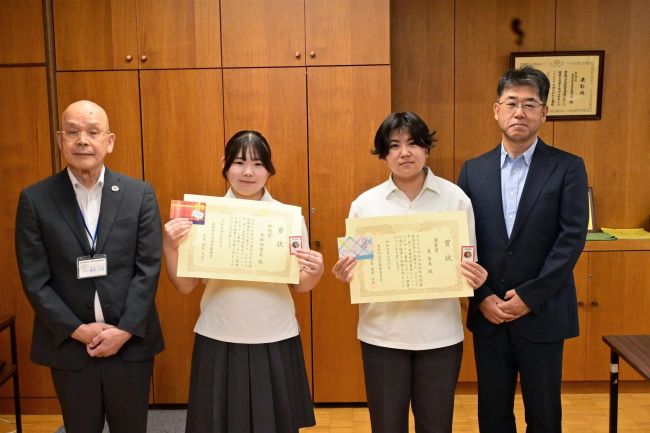 赤い羽根バッジ、本別高・星さんのデザイン採用　元気くん躍動的に