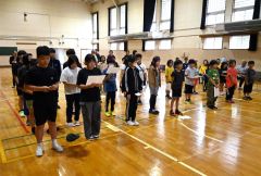 児童らが道路横断時や自転車利用時の決意などを示した交通安全宣言