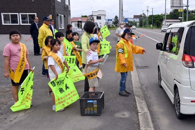 「飲酒運転ダメ！」広尾豊似小児童が安全運転呼び掛け