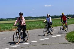 緑の十勝、風を切る　更別～中札内～帯広３５キロ自転車で　協力隊員ツアー企画