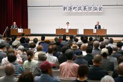 少子化対策や産業振興について施策を語った新得町政策討論会