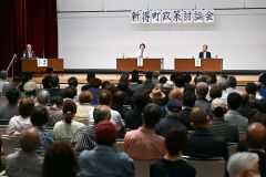 少子化対策や産業振興について施策を語った新得町政策討論会