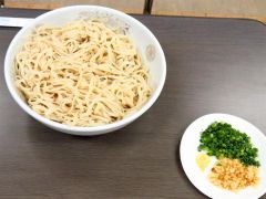 大会で食べきらなければならない約１キロのうどん