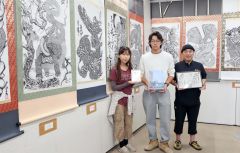 癒やしの墨絵作品ぜひ　小林白炎さん市図書館で作品展～こぼれ話
