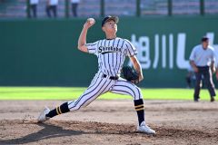 【１回戦・白樺学園―旭実】白樺学園は８回から２番手として冨澤悠斗がマウンドに上がる