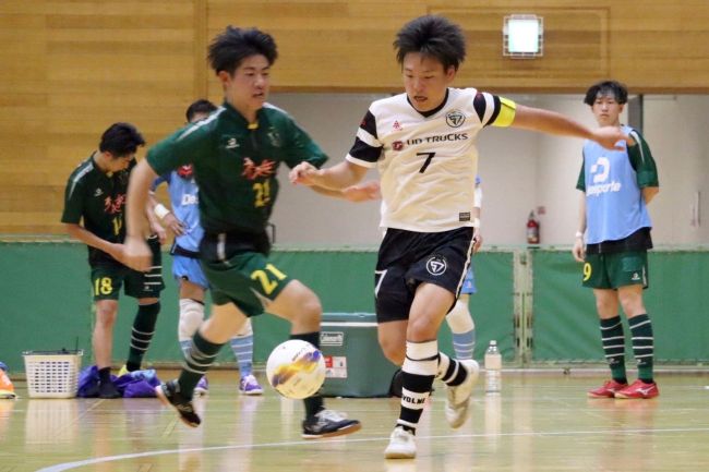 ソルプレーサ１０得点、開幕４戦で３勝目　フットサル道リーグ