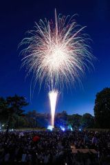 芽室の夏の夜空を彩った大輪の花火（平栗玲香通信員）