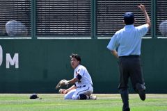 【１回戦・帯大谷―帯北】帯北は７回、中堅手の森剣匠が背走しながら飛球を捕球する