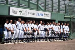 【１回戦・帯大谷―帯北】試合終了後、ベンチ前に整列する帯北ナイン