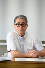 講演する斉藤弁護士
