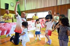 教え子「金」へエール　デフ女子バスケＨＣ　帯広聾学校教諭坂本さんに 4