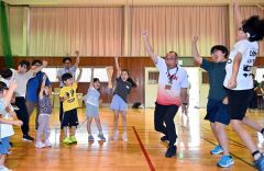 教え子「金」へエール　デフ女子バスケＨＣ　帯広聾学校教諭坂本さんに