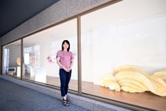 作品を紹介している加藤さん