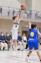 シュートを放つ帯西陵女子の山本心凪