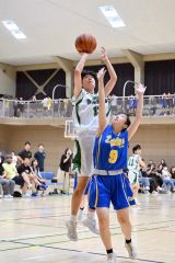 【女子決勝・帯西陵―帯四】シュートを放つ帯西陵の田中舞