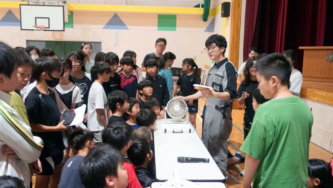 空の仕事に興味持って　エア・ドゥが鹿追小で出前授業