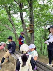 元気よく登山道を駆け上がり、夏山の森林浴を満喫した
