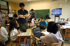 どんな遊び場がほしいかを話し合う下士幌町の児童ら