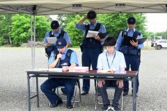 市街地にクマ出没、対応を確認　豊頃で合同訓練 3