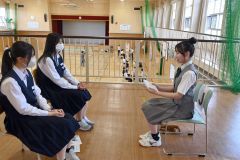アドバイザーの高校生と、進路を選択する中学生による「語り場」